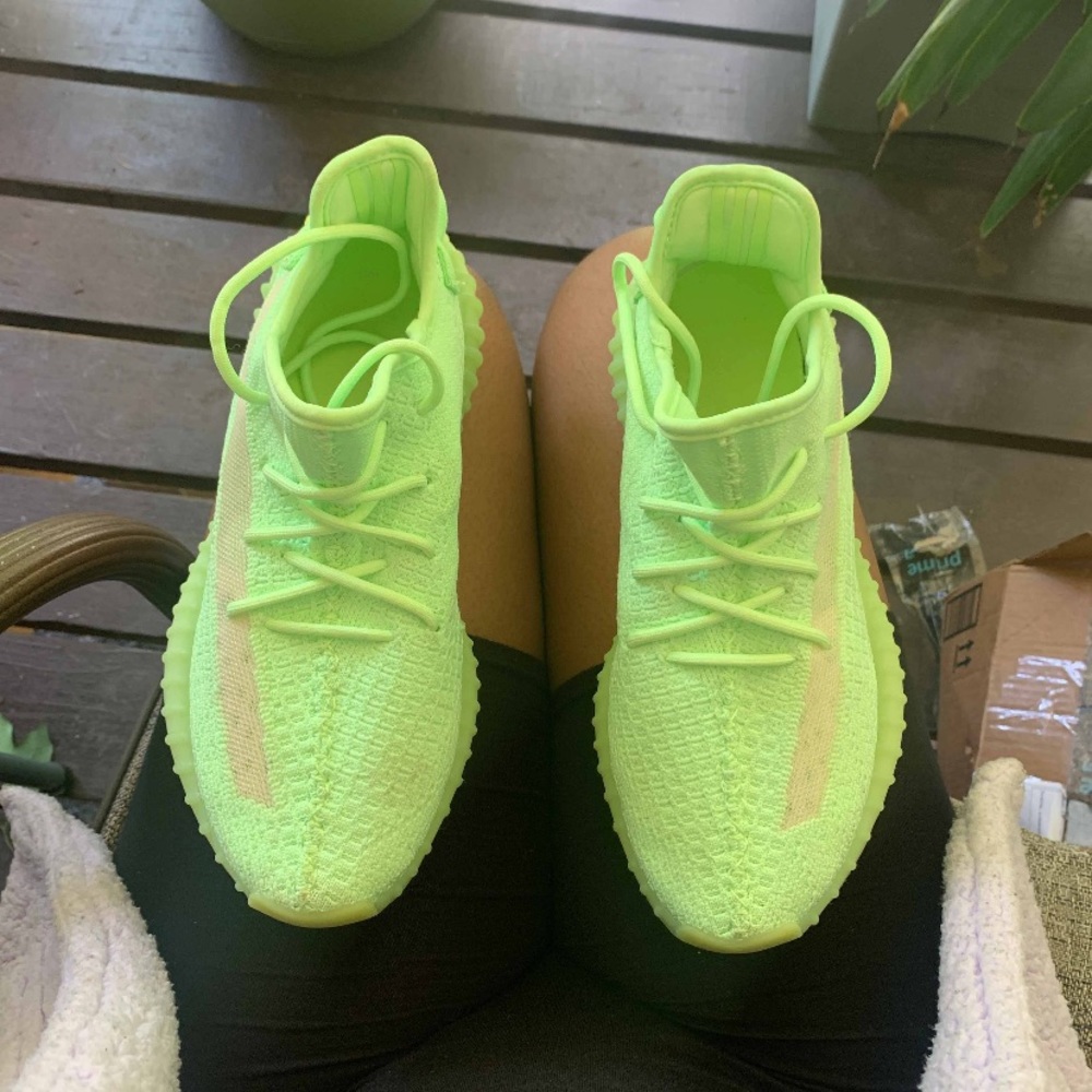 Yeezy V2 Glow Size 8